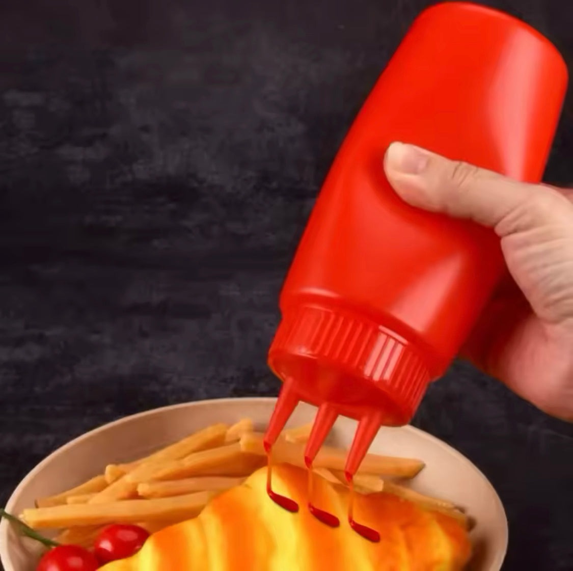 Pack of 2  Plastic Squeezing Sauce bottle New Graduated 3 Nozzles Squeeze Bottles