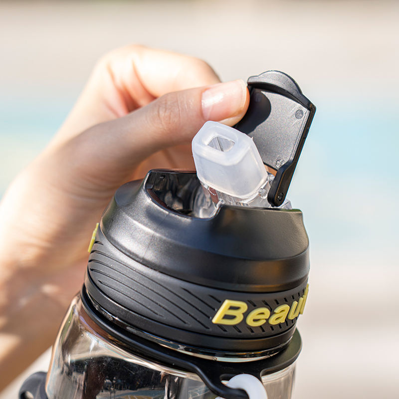 Kids Water Bottle – 600ml Lightweight Bottle with Easy Flip Lid