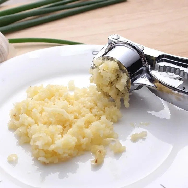 Stainless Steel Garlic Press - Kitchen Garlic Mincer for Easy Crushing - Image 4