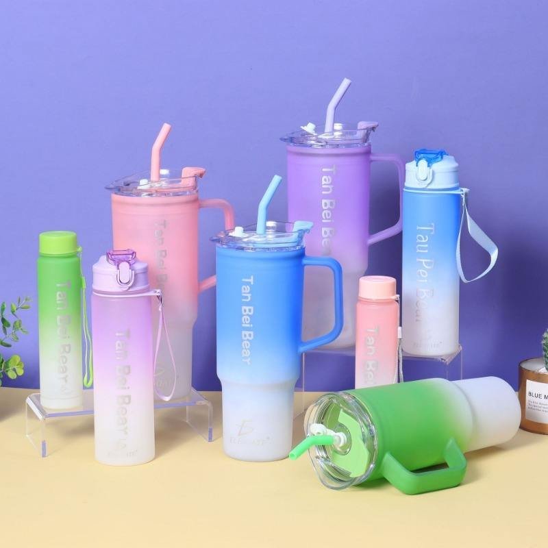 3-Piece Gradient Plastic Bootles Set With Straw Handle - Image 3