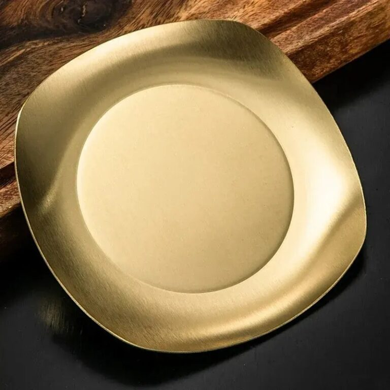 10 Pieces Golden Crockery Set Design One - Image 4