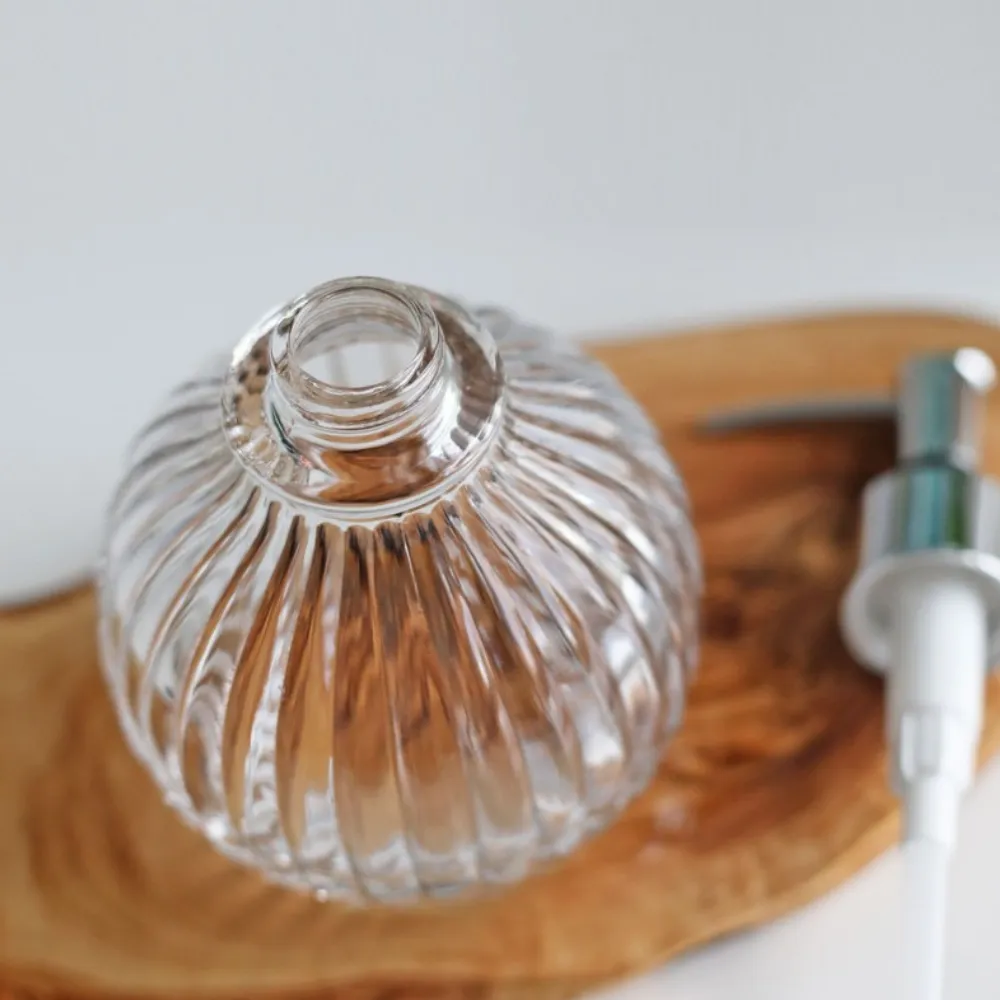 Nova Senorita Acrylic Soap Dispenser - Image 3